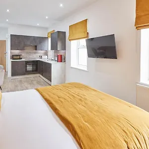 Host & - Pods Saltburn-by-the-Sea